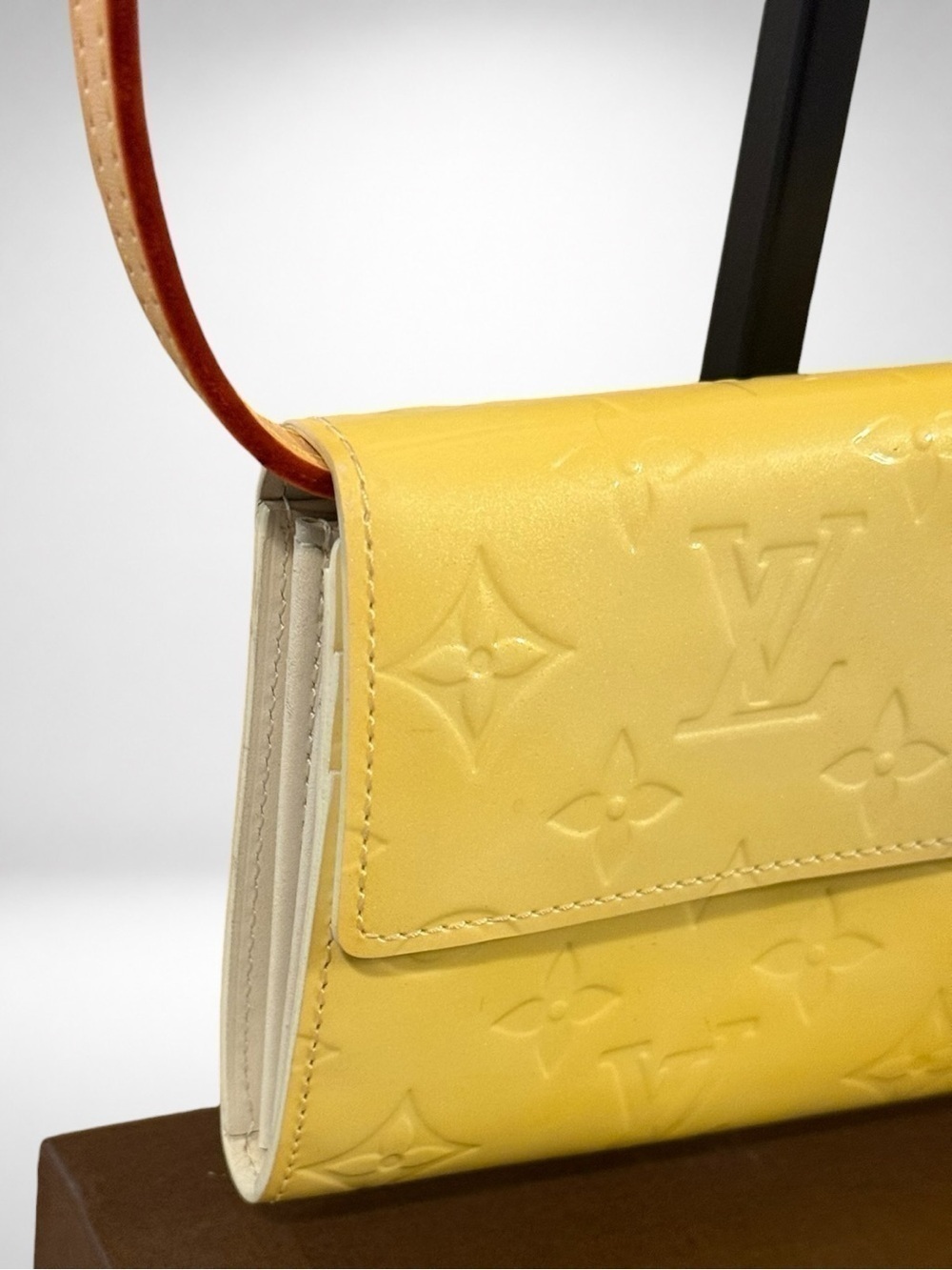 Louis Vuitton Authentic LV Monogram Vernis Sarah Wallet Yellow Crossbody Bag - Picture 6 of 16